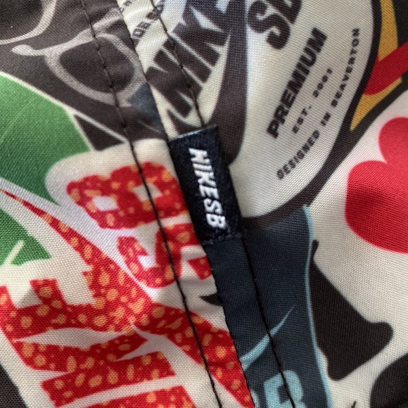 Nike SB Stickered Bucket Hat - Picture 5 of 9
